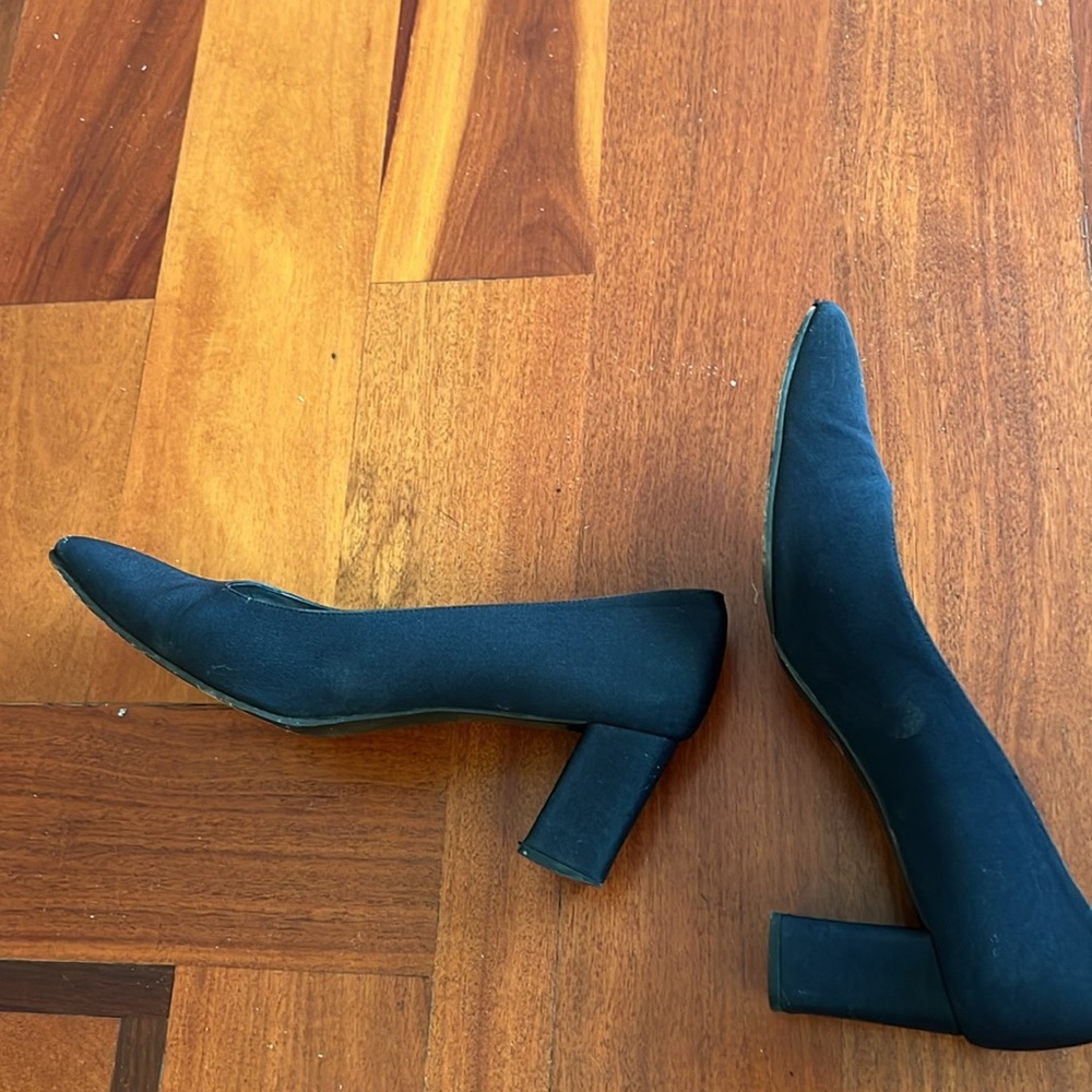 Stuart Weitzman Black Flats Sleek Design - Picture 2 of 2